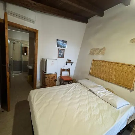 Lucapannune לינה וארוחת בוקר 4*