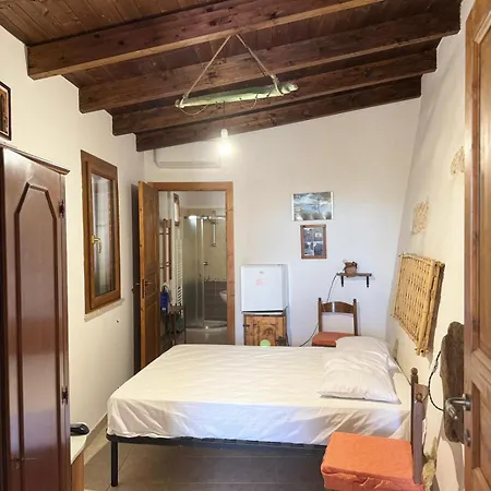 לינה וארוחת בוקר Lucapannune 4*