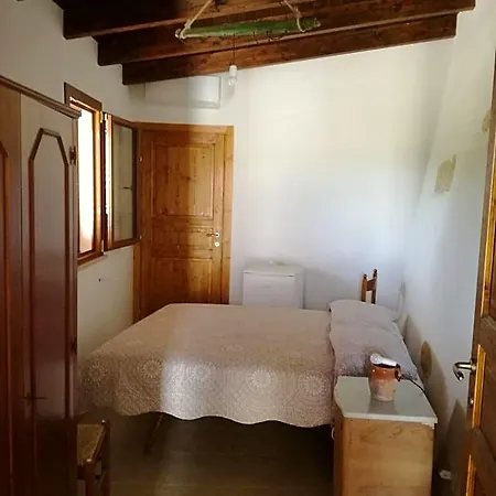 فندق مبيت وإفطار Lucapannune 3*
